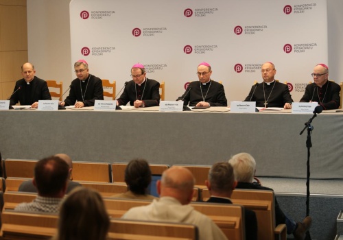 Episkopat przedstawił zasady działania komisji ds. pedofilii. Obejmą sprawy od 1945 roku