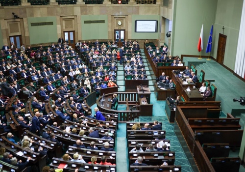 Katastrofalny SONDAŻ CBOS dla rządzących! KO bez koalicjantów