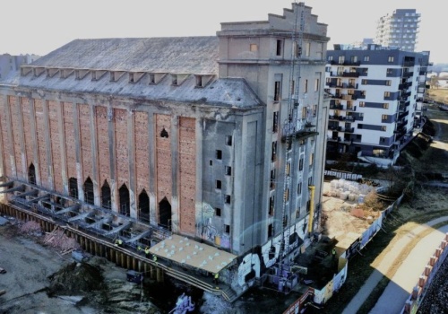 Ruszyła przebudowa zabytkowego elewatora na Kleczkowie. Powstaną tu mieszkania i lofty.