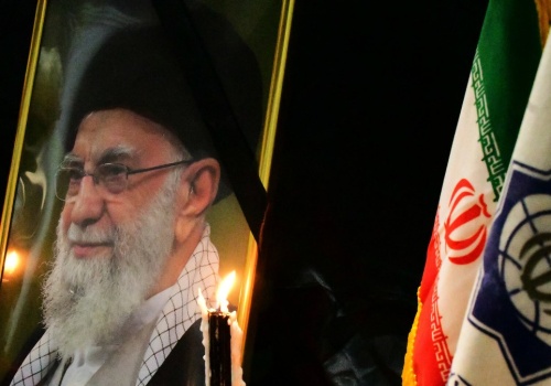 Żona ajatollaha Chameneiego żyje? Zaskakujące doniesienia z Iranu