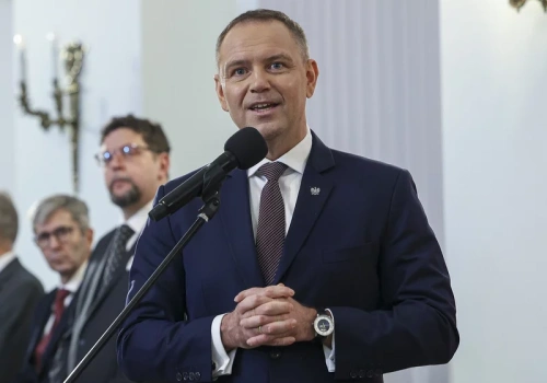 Karol Nawrocki przed trudnym wyborem. Polacy podpowiadają prezydentowi