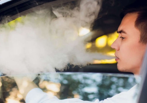 Palisz lub wapujesz w aucie? Przy sprzedaży stracisz tysiące złotych