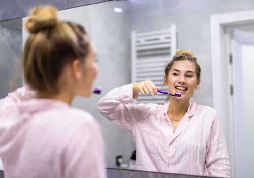 Dlaczego samo szczotkowanie zębów nie zawsze wystarcza?