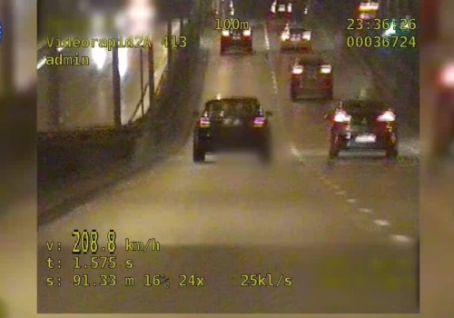 Ukrainiec pędził Audi ponad 200 km/h Al. Jerozolimskimi. 26-latek pod wpływem kokainy