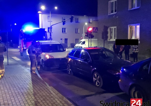 Zderzenie trzech samochodów na ul. Mieszka I w Świdnicy