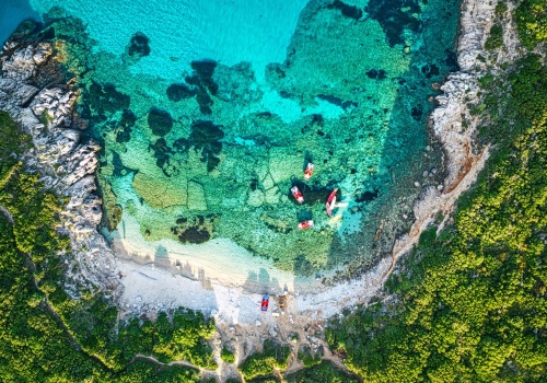 Grecki relaks na Korfu 🏖️☀️🇬🇷 Loty i noclegi z basenem za 969 PLN