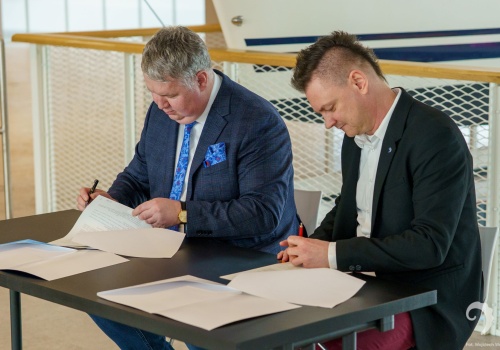 Porozumienie o współpracy między Morskim Centrum Nauki a Fabryką Wody