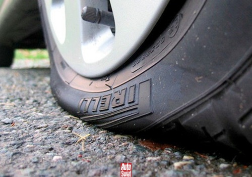 Zamiast zapasu: opony, na których po przebiciu pojedziesz – i nie tylko chodzi o runflat