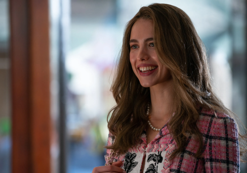 Przepis na morderstwo z gwiazdorską obsadą! Zobacz oficjalny zwiastun filmu z Qualley, Powellem i Harrisem!