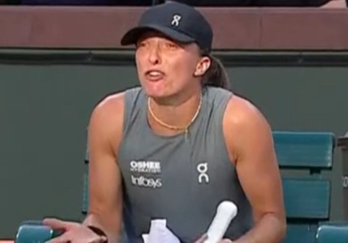 Świątek rzuciła ręcznikiem i wybuchła. Przekleństwa w kierunku sztabu