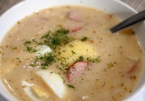 Na Wielkanoc robię żur z posztamfowanymi kartoflami. Do święconego jajeczka pasują idealnie.