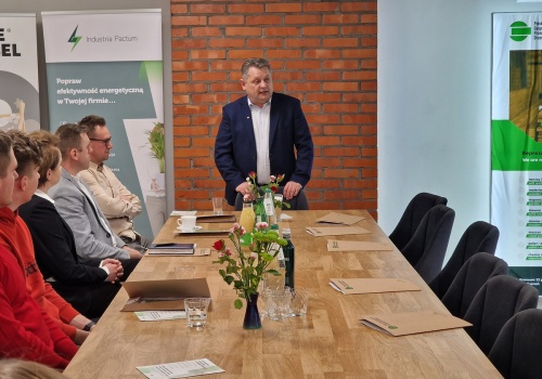 Za pieniądze zarobione w niemieckim tartaku zbudował biznes w Polsce. Opowiada o branży zyjącej z kradzieży pomysłów i dominacji wielkich sieci