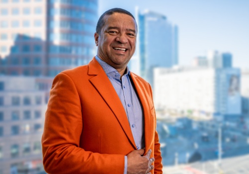 Rzucił etat, zgromadził majątek i ruszył w podróż życia. Dziś zarabia, przemierzając kolejne kraje