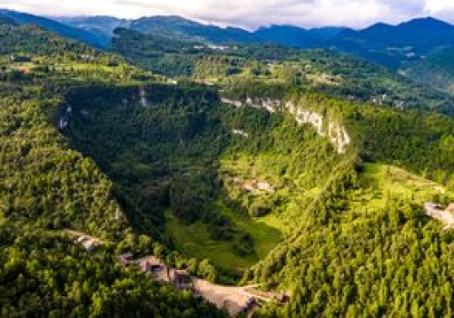 Zmieści Statuę Wolności. Dziura w Chinach skrywała na dnie tajemnicę