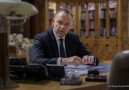 Nawrocki wetuje miliardy na armię. Tusk: „Prezydent stracił szansę, by być patriotą. Wstyd!”