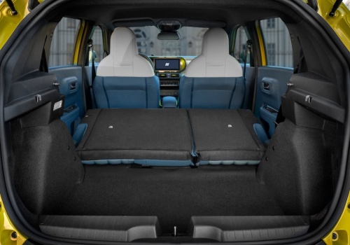 Bagażnikiem przewyższa Kię Stonic, a z automatem potaniał do 74 tys. zł. Spalanie? 5,1 l/100 km