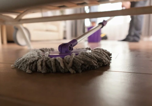 Dodaj trzy składniki do wiaderka. Podłogi lśnią i pachną przez cały tydzień