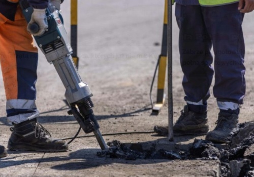 Utrudnienia dla kierowców na Ursusie. Będą naprawiać nawierzchnię na ul. Bohaterów Warszawy