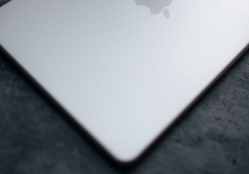 MacBook Neo: pozytywne zaskoczenie także po jego rozbiórce. Ten komputer da się naprawić!