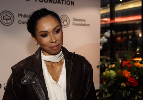 Omenaa Mensah: W domu trzeba jasno pokazywać, co jest zdrowe i dobre. Aby odciągnąć syna od smartfona, proponujemy mu wspólne wyjście na siłownię