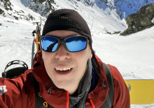 „Gdy staniesz na 50-stopniowej ścianie, nie ma miejsca na błąd”. Czego góry uczą lidera