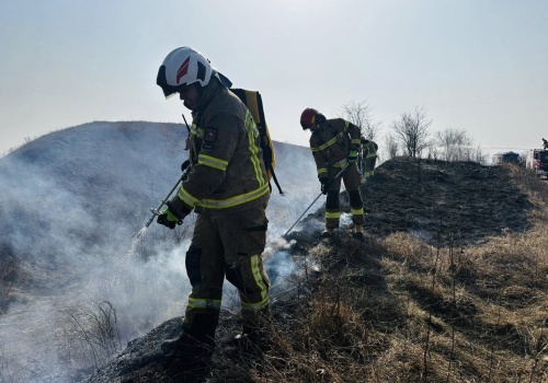 Apele nic nie dają. Tysiące pożarów traw