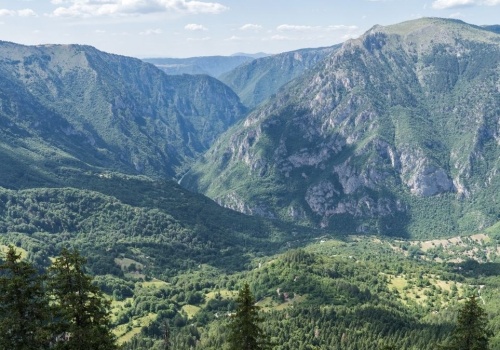 Kanion rzeki Tary porównywany jest do Wielkiego Kanionu. Okolica zachwyca