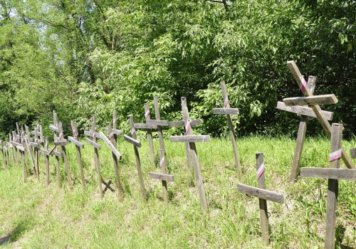 Warszawa: zawiadomienie do prokuratury w związku z wyrwaniem krzyży na Kopcu Powstania Warszawskiego