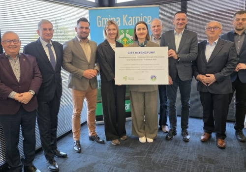 Gminy przeciw dezinformacji: SGPEO ze wsparciem dla zielonej transformacji samorządów