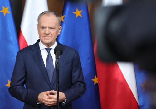 Rząd omija weto prezydenta. Uchwała przyjęta, ministrowie mogą zawierać umowy