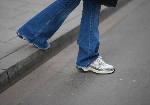 Modne białe sneakersy na wiosnę 2026. Oto 5 modeli, które pasują do wszystkiego i wcale nie są nudne