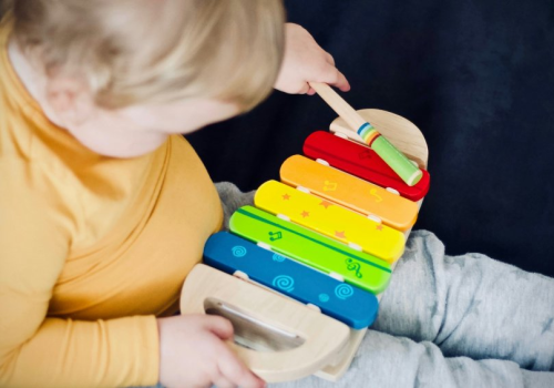 Jeden z pierwszych sygnałów autyzmu, o którym nikt nie mówi. Pojawia się już u niemowlaków