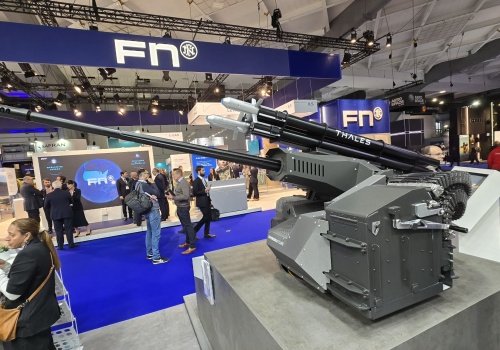 BEDEX 2026: John Cockerill oferuje CLWS 25 mm z rakietami przeciw dronom