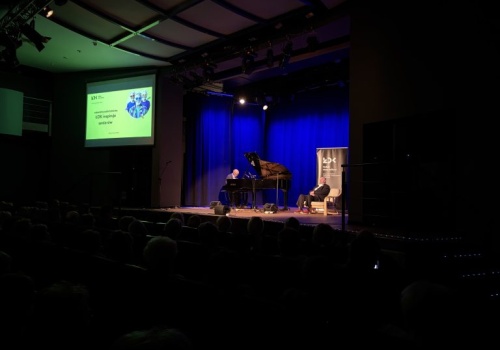 ŁDK inspiruje seniorów. Recital Bohdana Łazuki