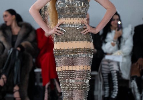 Transpłciowa córka Elona Muska pracuje na własne nazwisko i staje się ikona swojego pokolenia