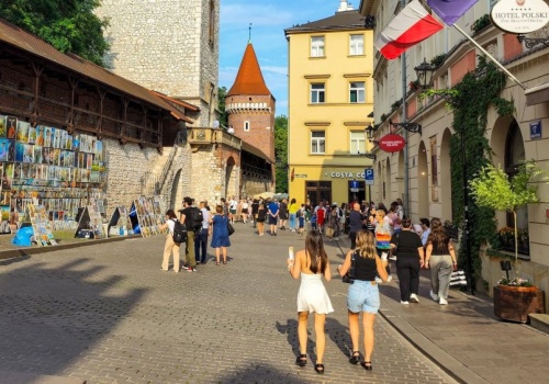 Podróże po Polsce zdrożeją? Nowa opłata turystyczna podniesie ceny noclegów