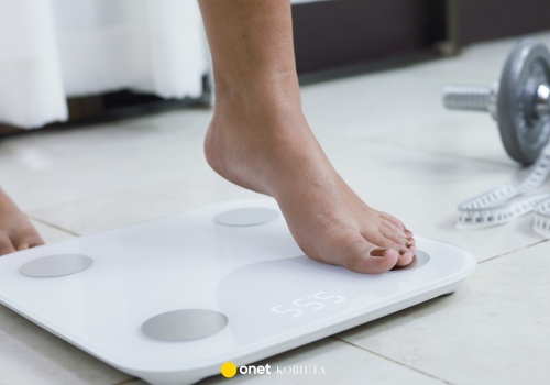 O jakiej porze dnia nie należy się ważyć? Eksperci ostrzegają: kilka kg więcej