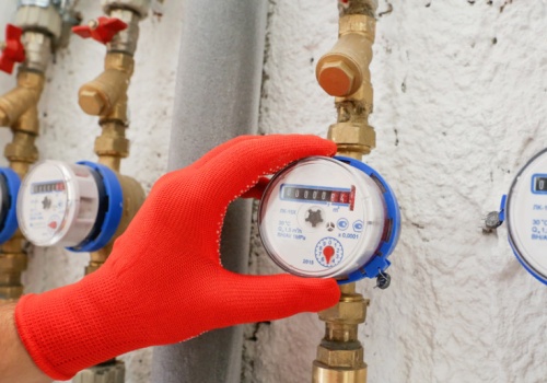 Wymiana albo 10 000 zł kary. Od 2027 r. inkasent nawet nie wejdzie do budynku