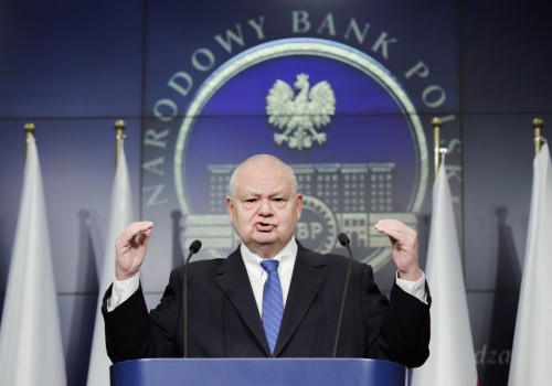 Inflacja w celu, ale nadchodzi paliwowy szok. Co z obniżkami stóp procentowych? 