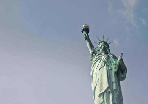 Nastroje konsumentów w USA nurkują. Dlaczego? Niepokojące dane University of Michigan