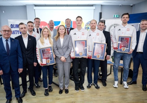 Olimpijczycy z Tomaszowa Mazowieckiego z nagrodami od województwa