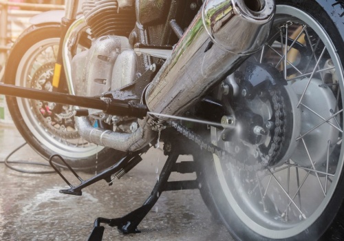 Jak prawidłowo umyć motocykl? Jeden błąd i można mieć problem