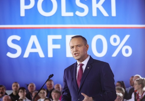 SAFE staje się osią konfliktu władzy. Decyzja prezydenta odbija się echem za granicą