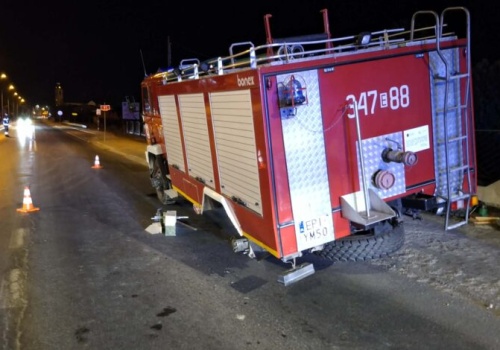 Z wozu strażackiego urwały się koła…