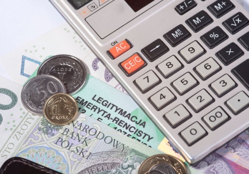 Dodatkowe 200 zł z ZUS jeszcze przed Wielkanocą. Seniorzy się ucieszą, wystarczy wypełnić formularz