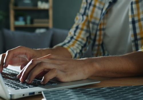 Baza klientów w kilka minut. Tak dochodzi do wycieku danych w firmach
