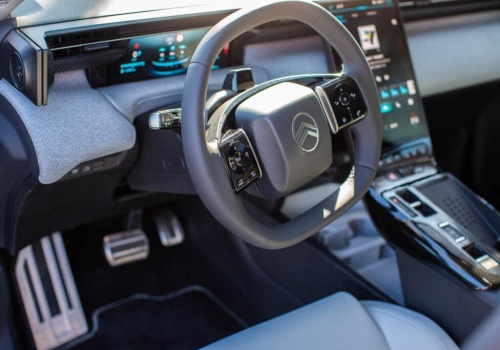 Stellantis rozmawia z Chińczykami. W tle Xiaomi, Xpeng i możliwe zmiany dla marek takich jak Peugeot czy Citroën