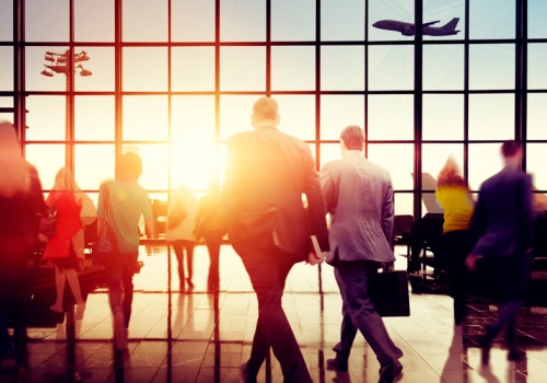 Lepiej pomyśl zanim wyjmiesz telefon na lotnisku. Kara wisi w powietrzu