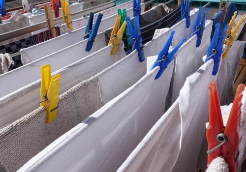 Co zamiast suszarki bębnowej? Jedna rzecz pozwala wysuszyć ubrania nawet podczas ulewy