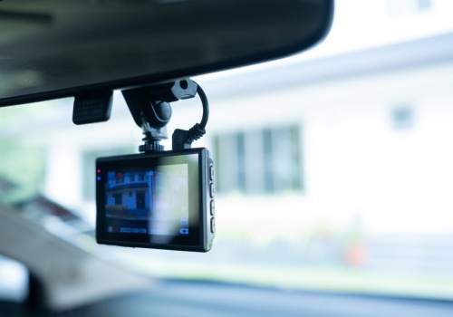 Małe urządzenie, które może uratować kierowcę. Coraz więcej osób montuje je w aucie